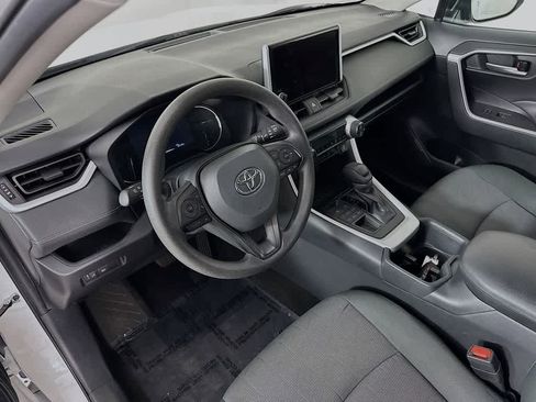Used 2025 Toyota RAV4 XLE AWD/4WD image 2