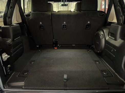 Used 2022 Jeep Wrangler Unlimited Sahara AWD/4WD image 21