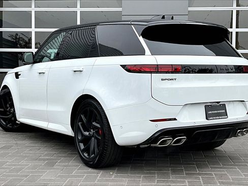 New 2025 Land Rover Range Rover Sport Dynamic SE image 3