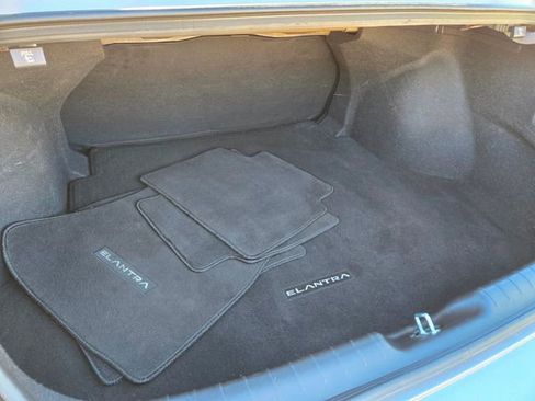 Used 2023 Hyundai Elantra SE image 18