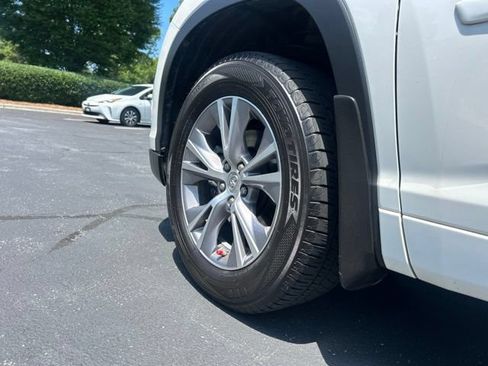 Used 2014 Toyota Highlander XLE AWD/4WD image 13