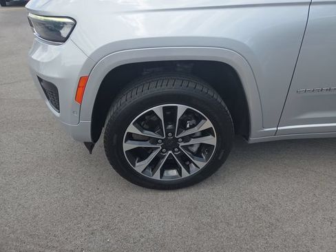 Used 2021 Jeep Grand Cherokee L Overland w/ Advanced Protech Group III AWD/4WD image 9
