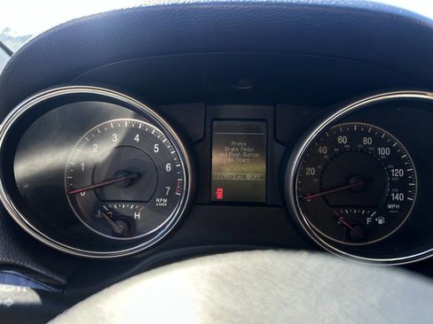 Used 2011 Jeep Grand Cherokee Laredo image 11