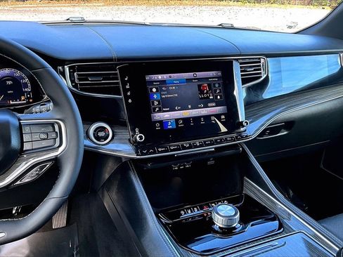 Used 2022 Jeep Wagoneer Series III w/ Flexible Seating Group image 10