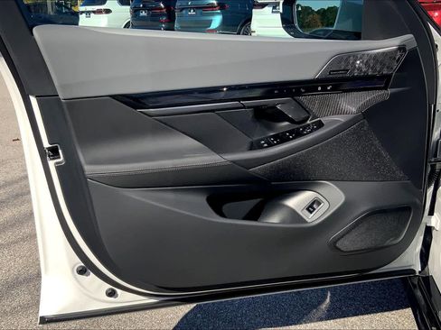 Used 2026 BMW 550e xDrive w/ Executive Package image 10