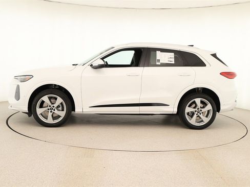 New 2025 Audi Q5 Premium Plus image 2