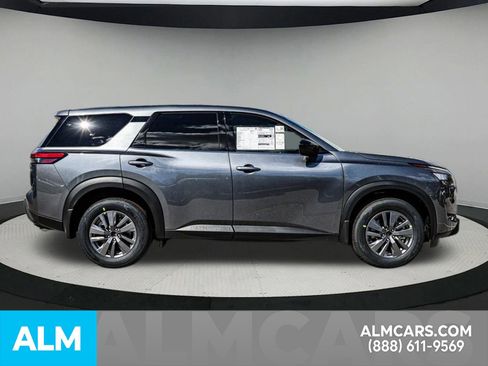 Used 2025 Nissan Pathfinder S image 10