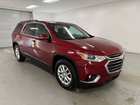 Used 2020 Chevrolet Traverse LT image 3