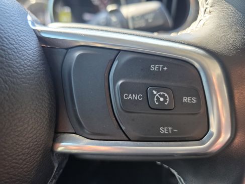 Used 2022 Jeep Wrangler Unlimited Sahara image 30