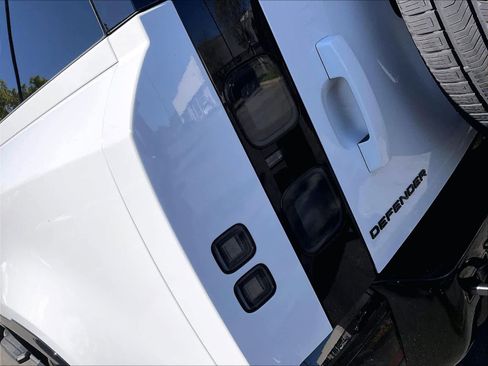 New 2026 Land Rover Defender 110 X-Dynamic SE image 25