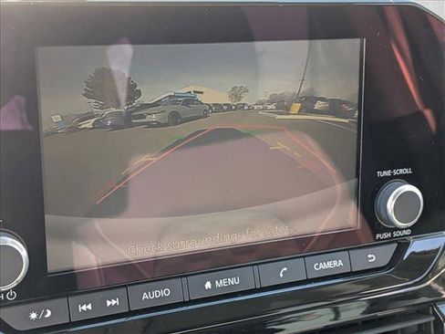 Used 2022 Nissan Pathfinder S image 10