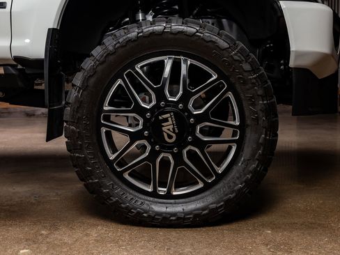 Used 2022 Ford F350 Platinum image 11