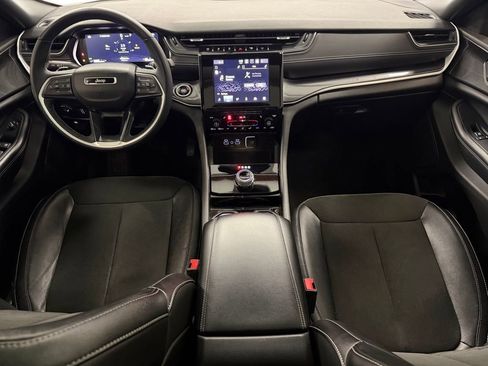 Used 2023 Jeep Grand Cherokee Altitude image 15