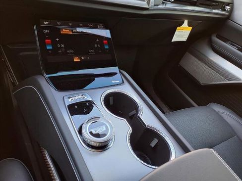 New 2026 Cadillac Vistiq Sport image 15