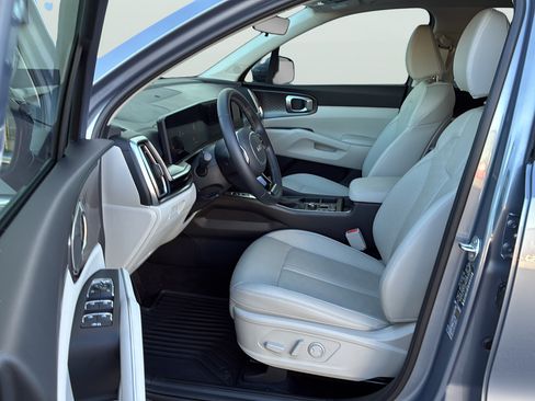 Used 2025 Kia Sorento S w/ Panoramic Sunroof Package FWD image 13