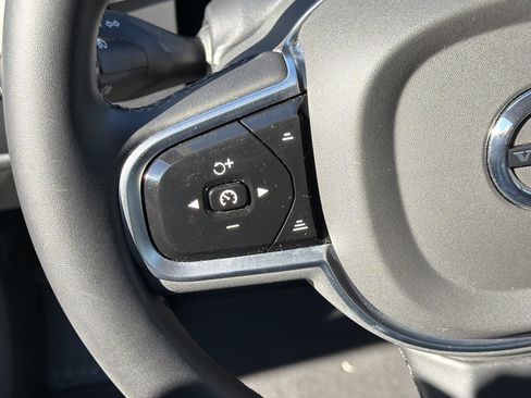 Certified 2025 Volvo XC60 B5 Plus image 18