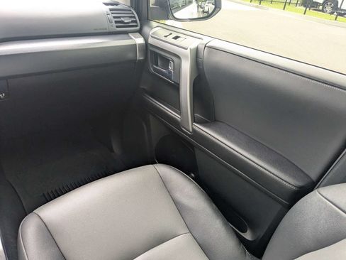 Used 2022 Toyota 4Runner SR5 Premium w/ Moonroof Package RWD image 17