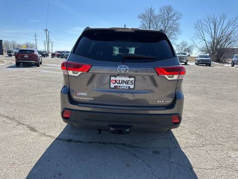 Used 2017 Toyota Highlander XLE AWD/4WD image 9