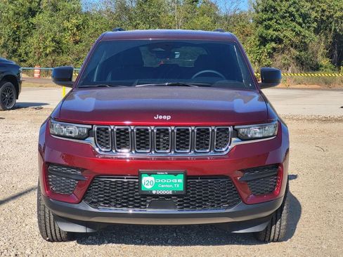 New 2025 Jeep Grand Cherokee Laredo image 3