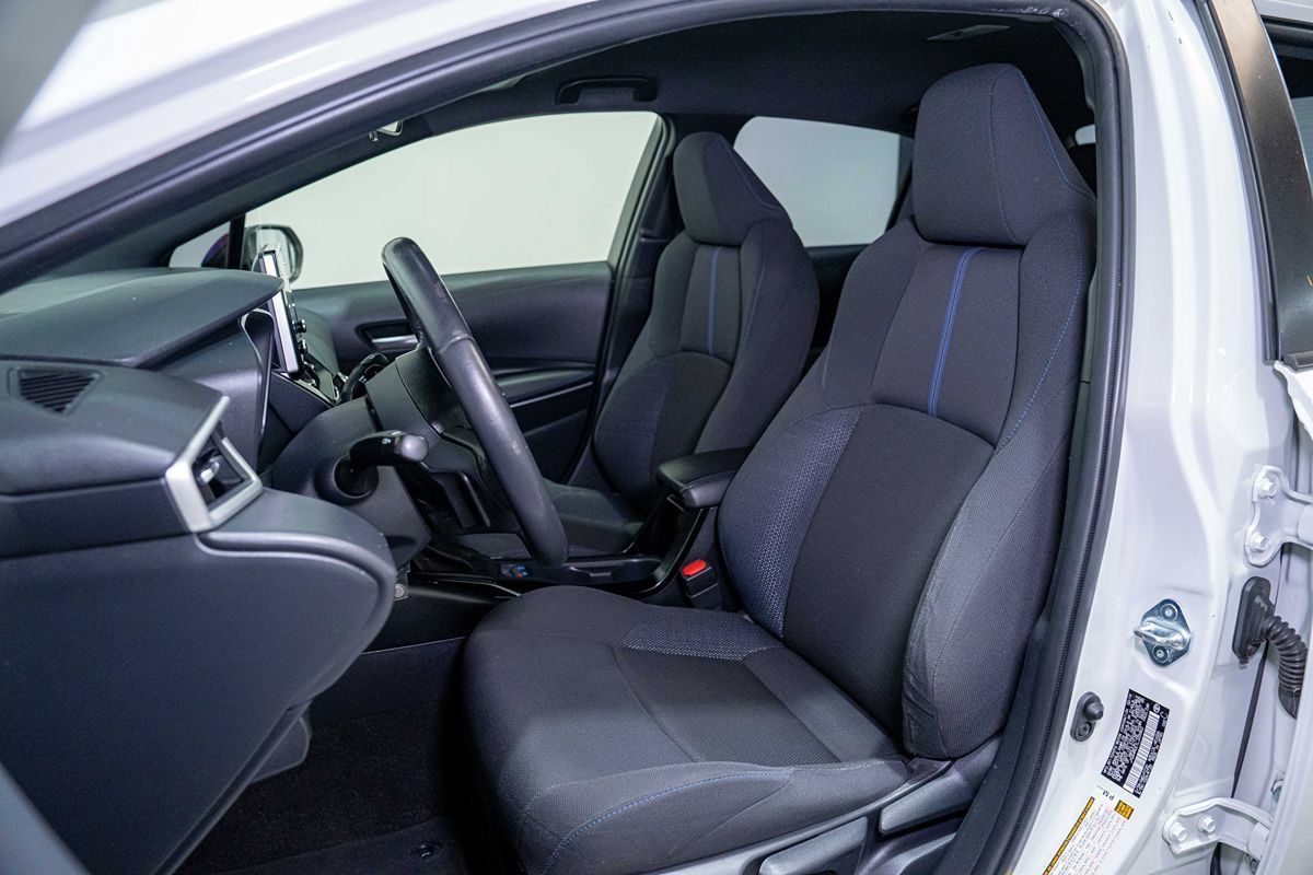 Used 2020 Toyota Corolla SE w/ Carpet Mat Package (TMS) FWD image 13