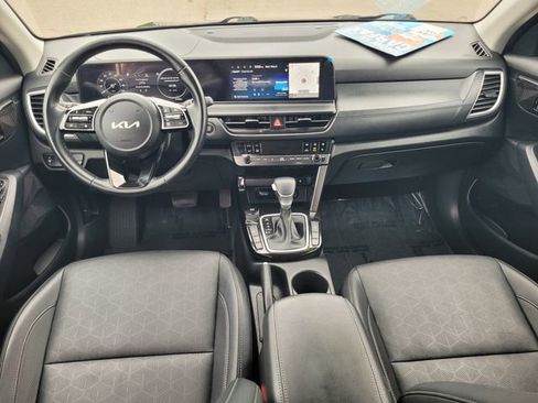 Used 2024 Kia Seltos EX FWD image 16