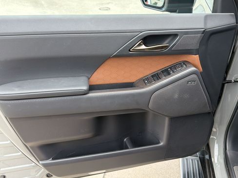 Used 2024 Lexus GX 550 w/ Accessory Package (2T) AWD/4WD image 25