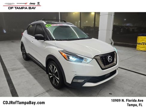 Used 2020 Nissan Kicks SR w/ SR Premium Package image 1