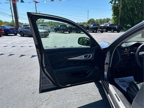 Used 2015 INFINITI Q70 3.7 RWD image 19