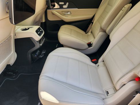 New 2026 Mercedes-Benz GLS 580 4MATIC image 30