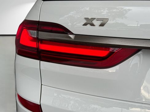 Used 2022 BMW X7 M50i image 10