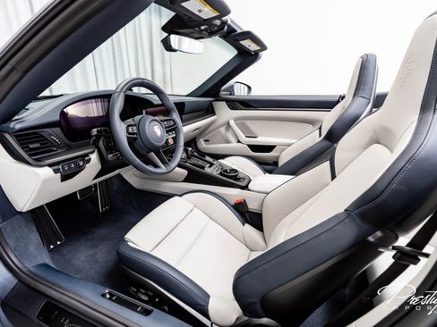 Used 2025 Porsche 911 Carrera GTS image 32