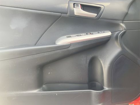 Used 2012 Toyota Camry SE image 35