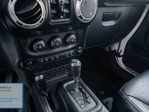 Used 2014 Jeep Wrangler Unlimited Rubicon w/ Connectivity Group image 16