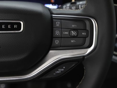 Used 2023 Jeep Wagoneer Series II w/ Convenience Group I image 30