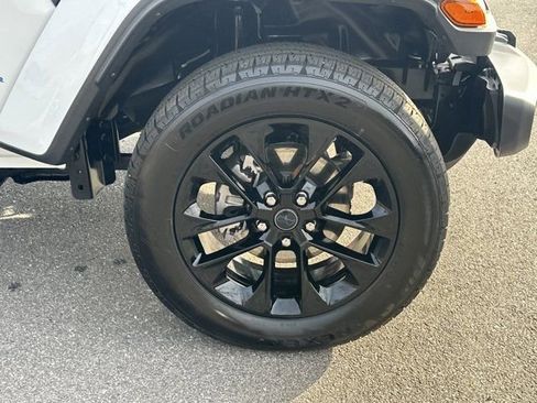 Certified 2025 Jeep Wrangler Unlimited Sahara w/ Safety Group image 15