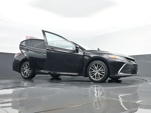 Used 2024 Toyota Camry XLE w/ Navigation Package image 33