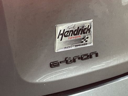 Used 2022 Audi e-tron Premium Plus w/ Premium Plus Package image 33