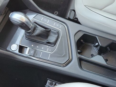 Used 2018 Volkswagen Tiguan SEL Premium image 20