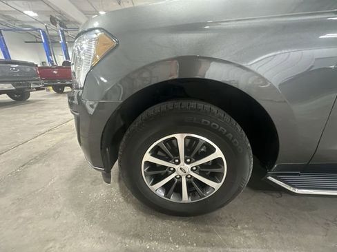 Used 2020 Ford Expedition XLT w/ Equipment Group 202A AWD/4WD image 23