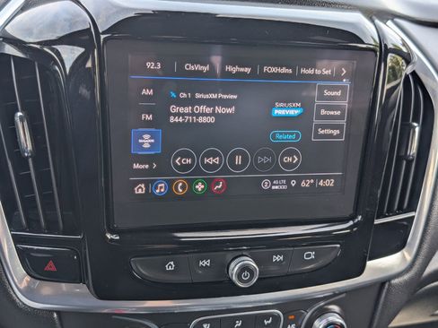 Used 2022 Chevrolet Traverse LT FWD image 19