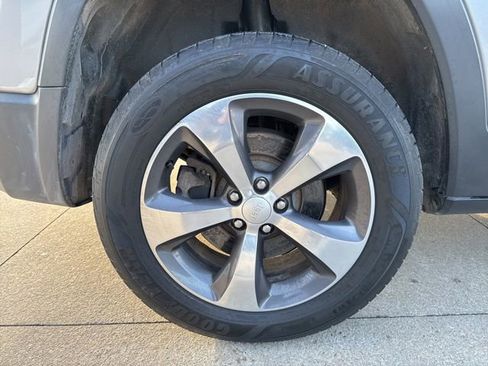 Used 2020 Jeep Cherokee Limited image 54