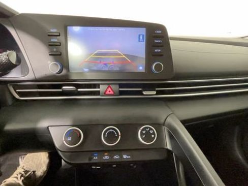 Used 2021 Hyundai Elantra SE FWD image 32
