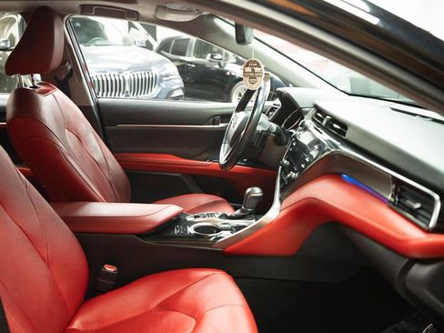 Used 2019 Toyota Camry XSE image 13