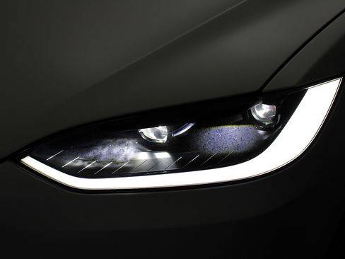 Used 2023 Tesla Model X image 3