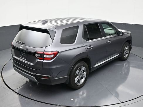 Used 2025 Honda Pilot EX-L image 14