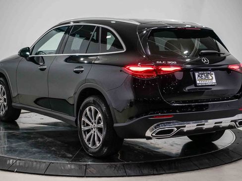 Used 2025 Mercedes-Benz GLC 300 GLC 300 image 2