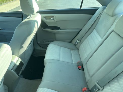 Used 2015 Toyota Camry LE image 8