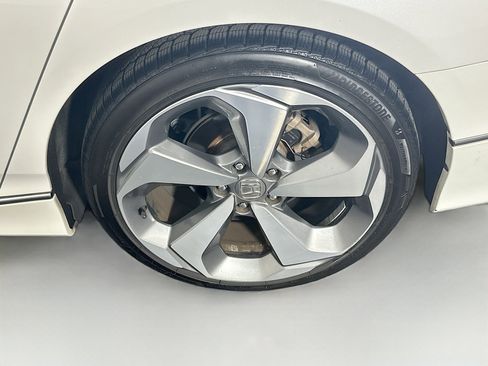 Used 2020 Honda Accord Touring image 11