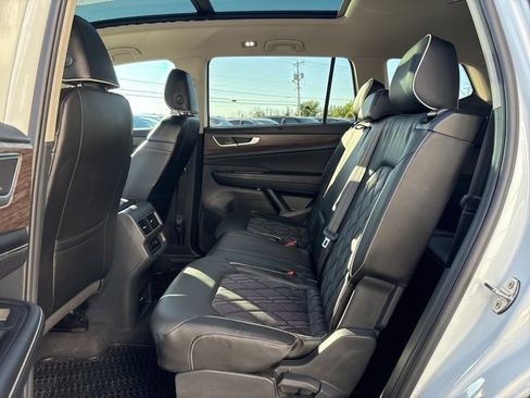 Used 2024 Volkswagen Atlas SEL Premium R-Line image 18