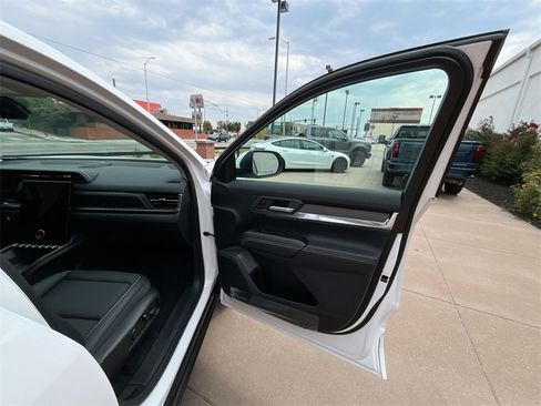 New 2026 GMC Terrain Denali w/ LPO, Floor Liner Package image 41